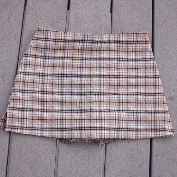 90s style plaid skirt with built in undershorts - Picture 3 of 3